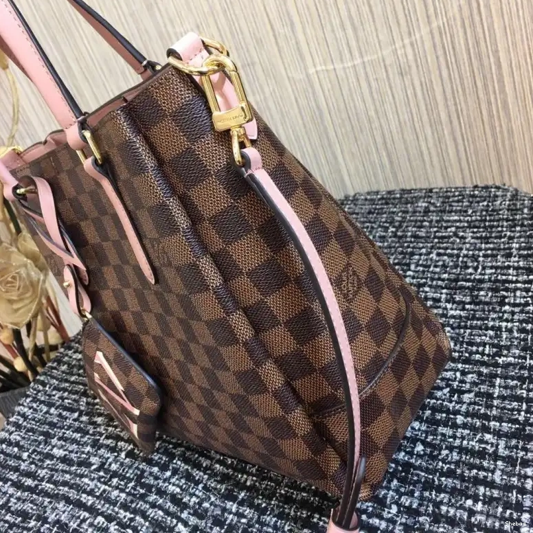 20DJ570047 LV Bags 0807
